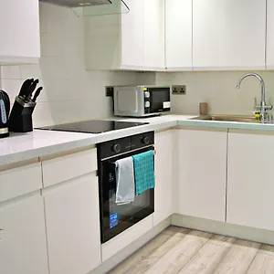 Beautiful Flat Near - Entire Flat - Equipped Kitchen - Private Bathroom , London United Kingdom